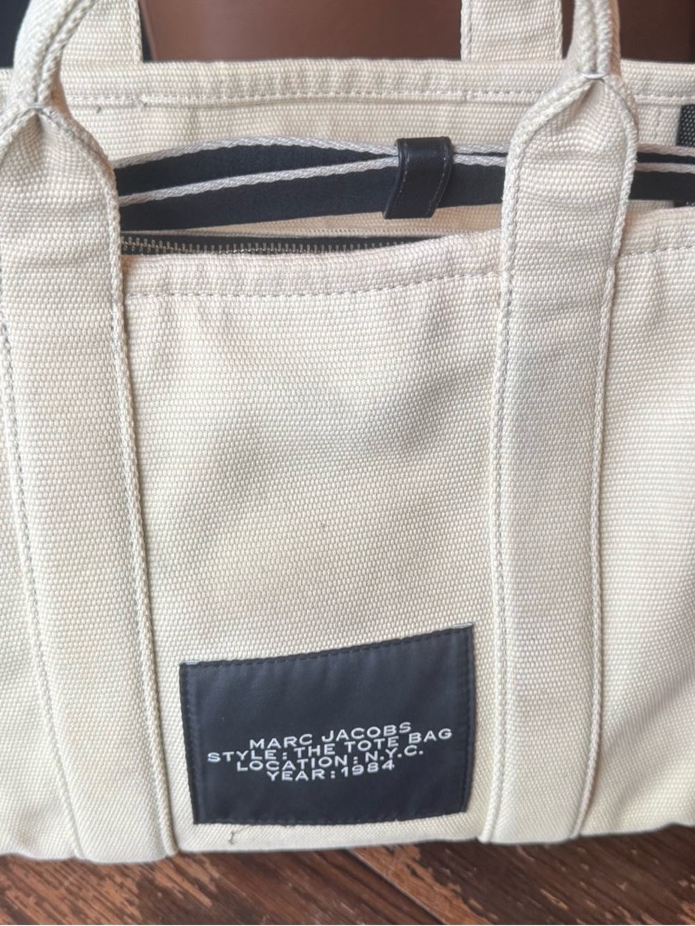 Marc Jacobs Cream Canvas 'The Tote Bag' with Black Logo - Picture 9 of 13